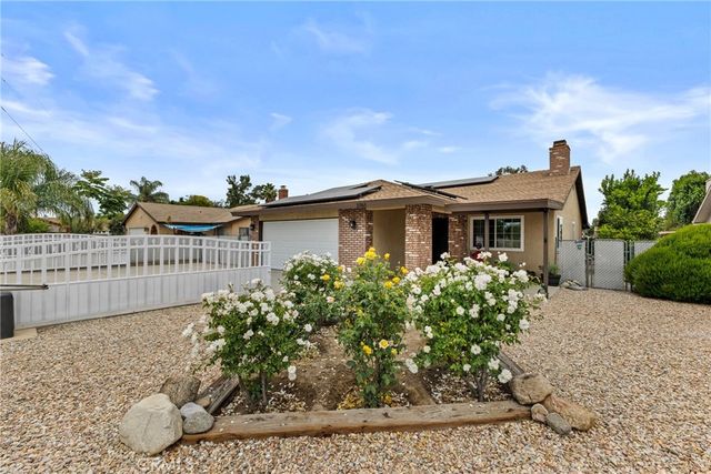 2761 Redlands, Perris, CA 92571