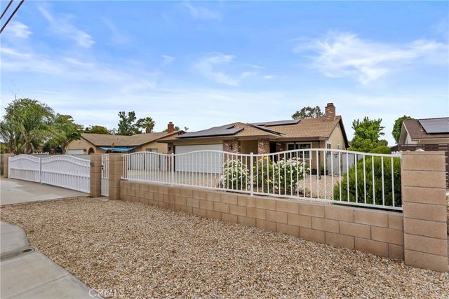2761 Redlands, Perris, CA 92571