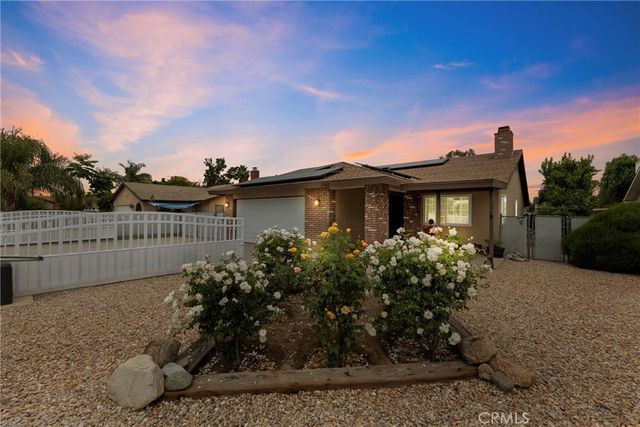 2761 Redlands, Perris, CA 92571