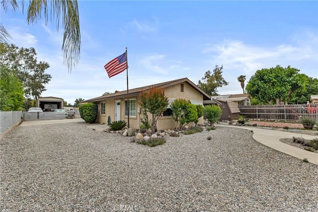 2761 Redlands, Perris, CA 92571