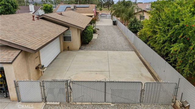 2761 Redlands, Perris, CA 92571