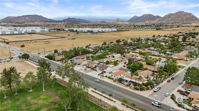 2761 Redlands, Perris, CA 92571