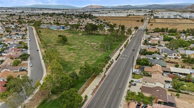 2761 Redlands, Perris, CA 92571