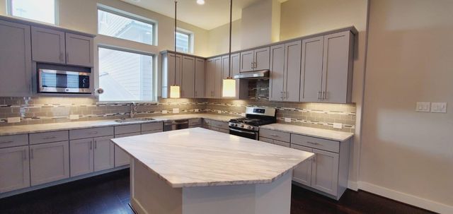 2422 Maufferd Street, Houston, TX 77009