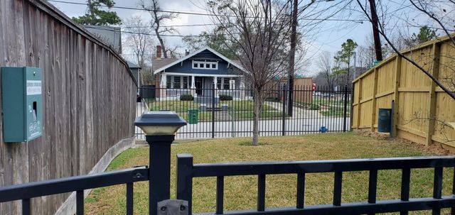 2422 Maufferd Street, Houston, TX 77009