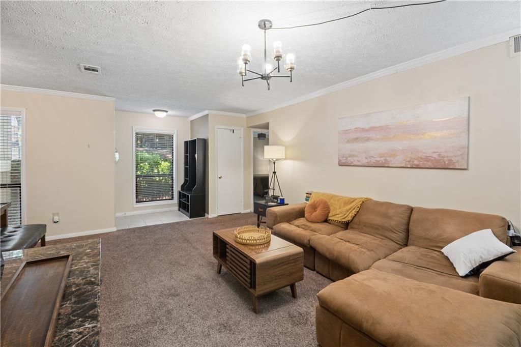 Image 11 of property listing at 8740 Roswell Road 4A, Atlanta, GA 30350