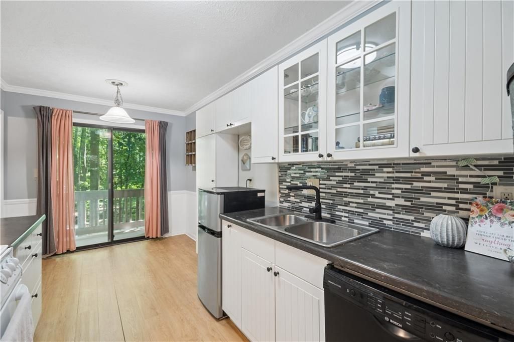 Image 16 of property listing at 8740 Roswell Road 4A, Atlanta, GA 30350