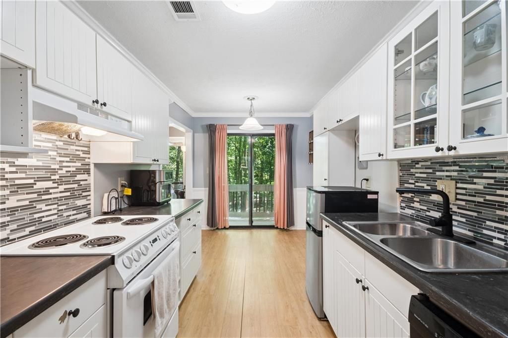 Image 18 of property listing at 8740 Roswell Road 4A, Atlanta, GA 30350