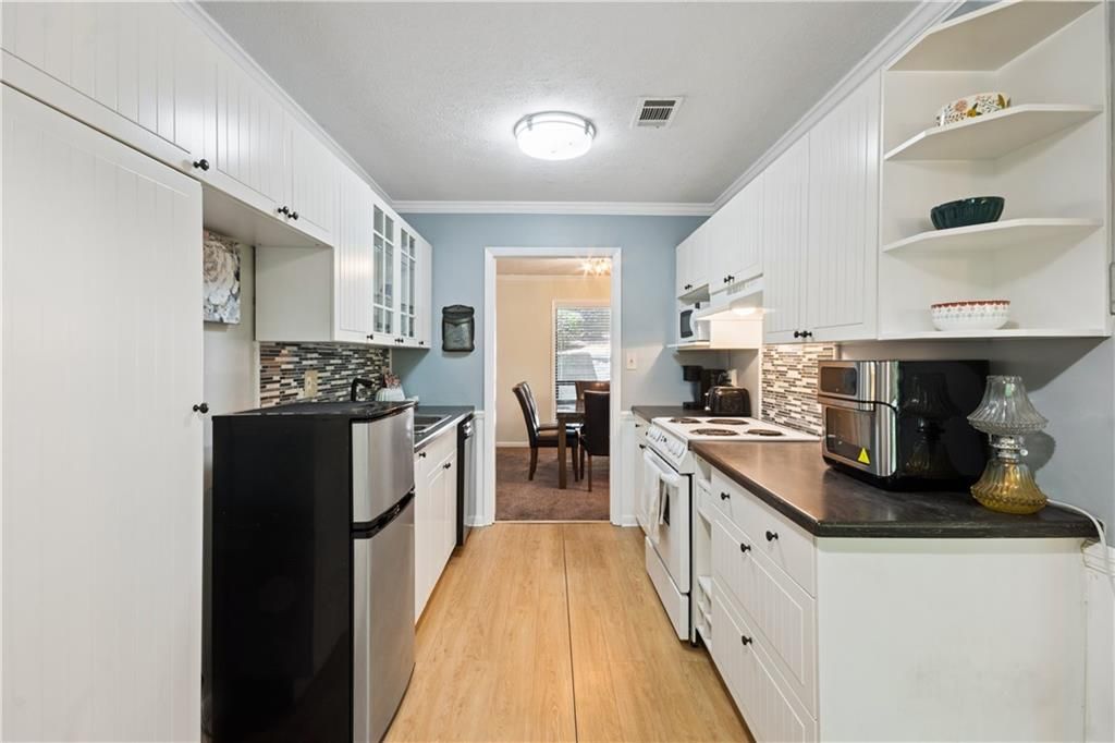 Image 20 of property listing at 8740 Roswell Road 4A, Atlanta, GA 30350
