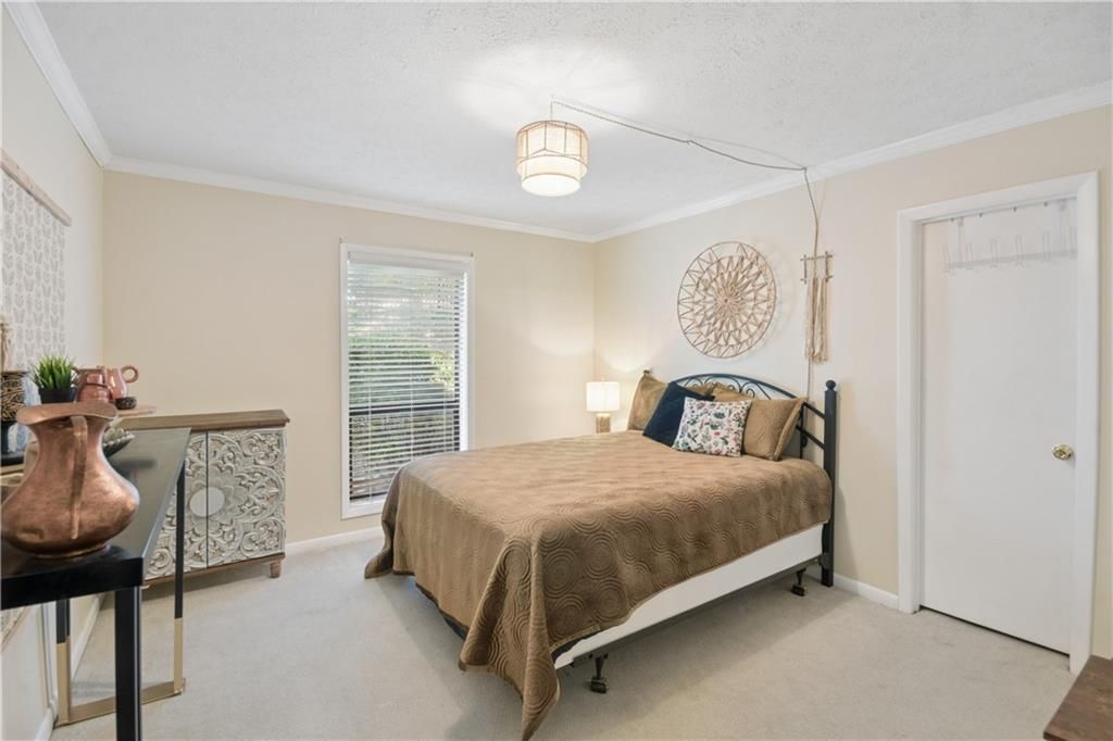 Image 29 of property listing at 8740 Roswell Road 4A, Atlanta, GA 30350