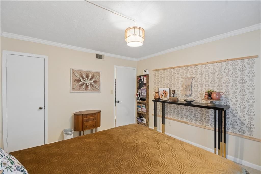 Image 30 of property listing at 8740 Roswell Road 4A, Atlanta, GA 30350