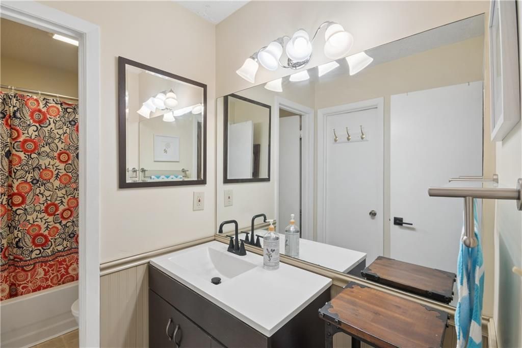 Image 31 of property listing at 8740 Roswell Road 4A, Atlanta, GA 30350