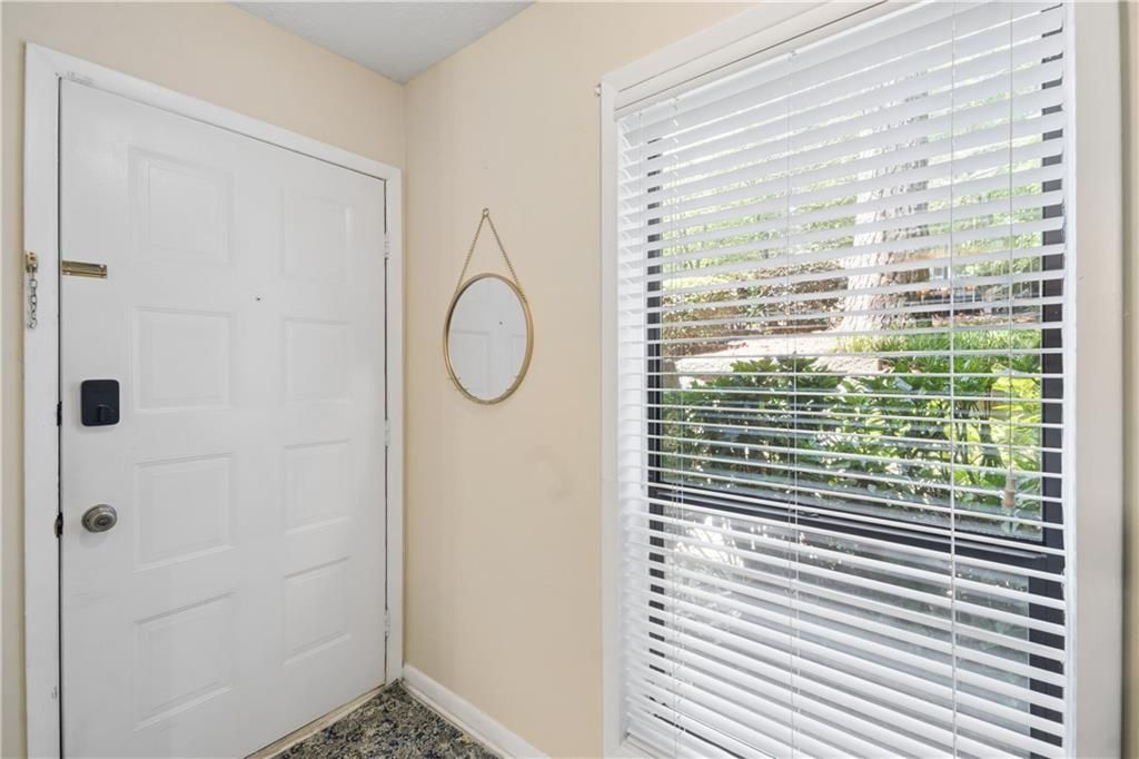 Image 8 of property listing at 8740 Roswell Road 4A, Atlanta, GA 30350