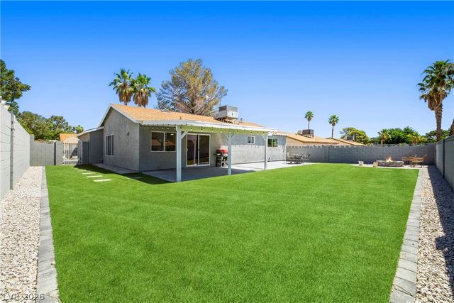 899 El Camino Way, Boulder City, NV 89005
