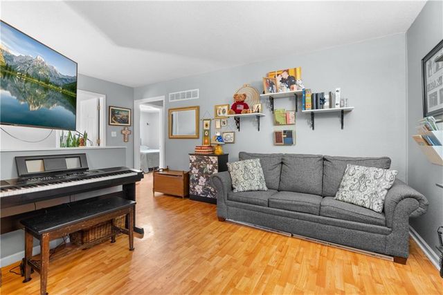 18608 E Arrowhead Place, Independence, MO 64056