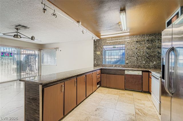 4723 Desert Vista Road, Las Vegas, NV 89121