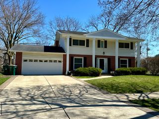 1961 Heather Lane, Northbrook, IL 60062