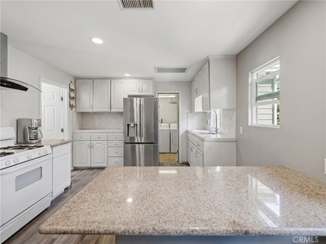 1164 Mentone, Pasadena, CA 91103