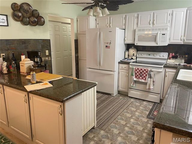 1810 Montview Avenue, Godfrey, IL 62035