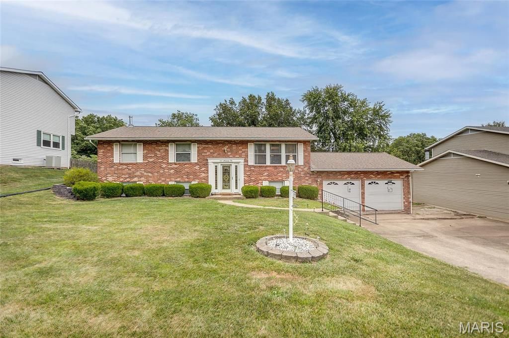 1810 Montview Avenue, Godfrey, IL 62035