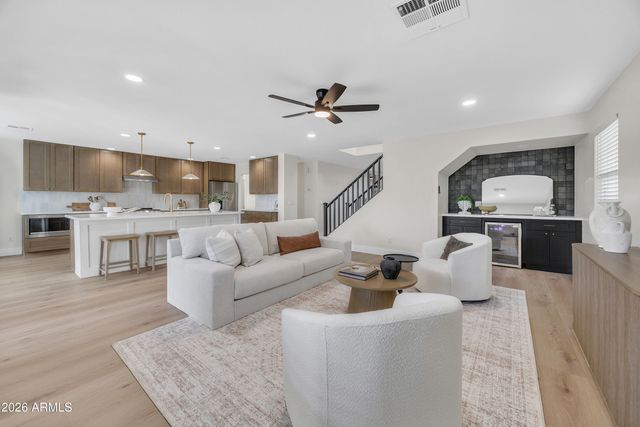 9035 W YUKON Drive, Peoria, AZ 85382