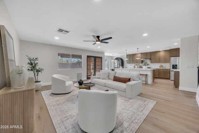 9035 W YUKON Drive, Peoria, AZ 85382