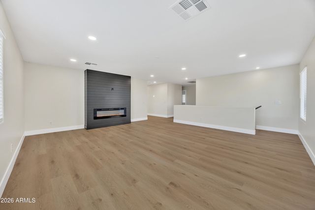 9035 W YUKON Drive, Peoria, AZ 85382