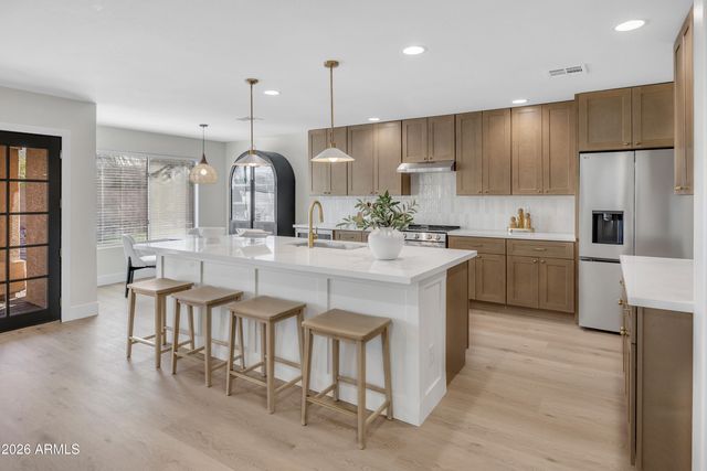 9035 W YUKON Drive, Peoria, AZ 85382