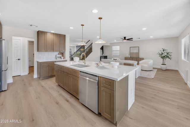 9035 W YUKON Drive, Peoria, AZ 85382