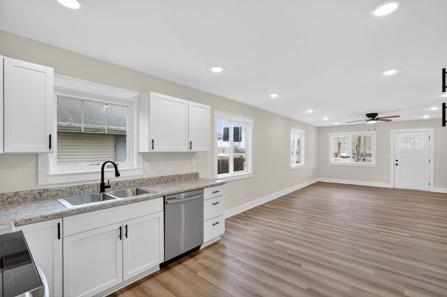 2517 Shaw Street, Des Moines, IA 50317