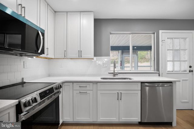 19 STAMFORD PL, Southampton, NJ 08088