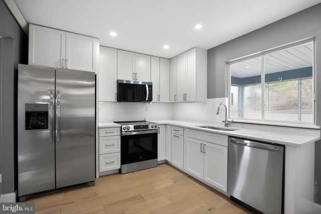 19 STAMFORD PL, Southampton, NJ 08088