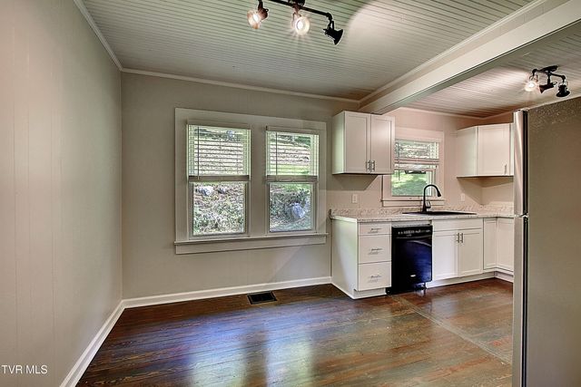 582 Coal Chute Road, Elizabethton, TN 37643