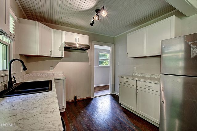 582 Coal Chute Road, Elizabethton, TN 37643