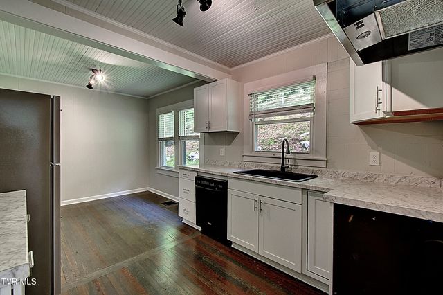 582 Coal Chute Road, Elizabethton, TN 37643