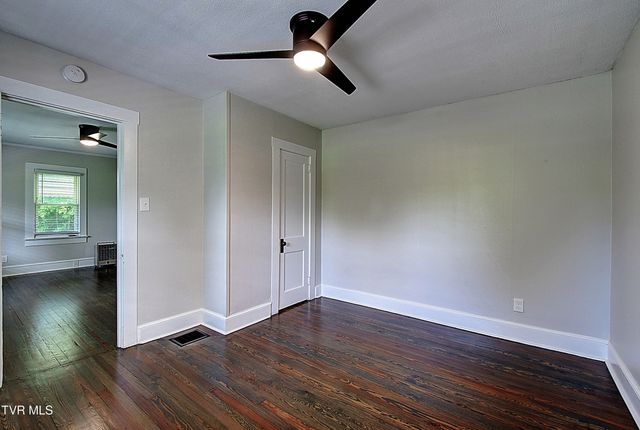 582 Coal Chute Road, Elizabethton, TN 37643