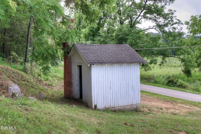 582 Coal Chute Road, Elizabethton, TN 37643