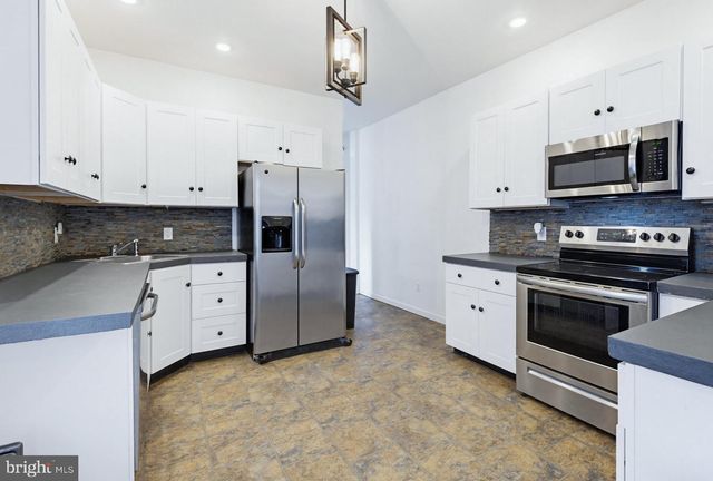 244 E HIGH ST, Womelsdorf, PA 19567