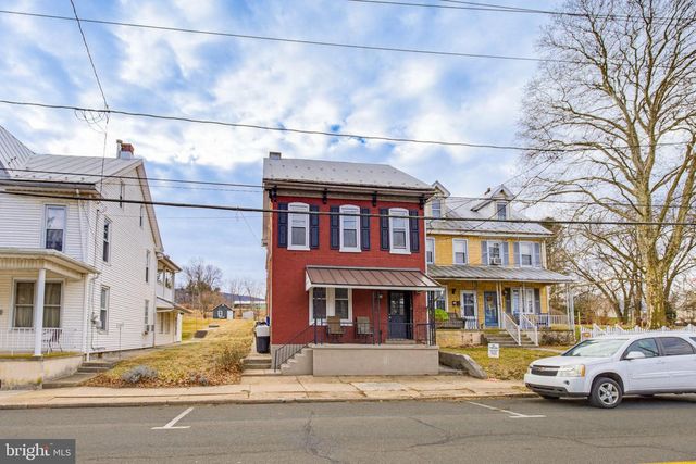 244 E HIGH ST, Womelsdorf, PA 19567