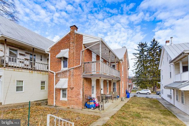 244 E HIGH ST, Womelsdorf, PA 19567