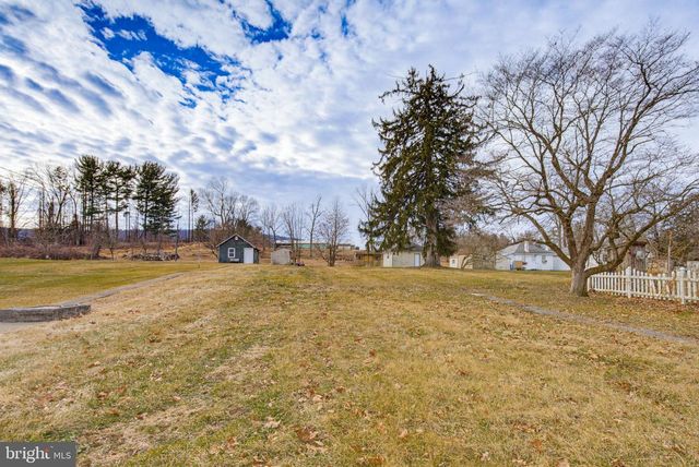 244 E HIGH ST, Womelsdorf, PA 19567