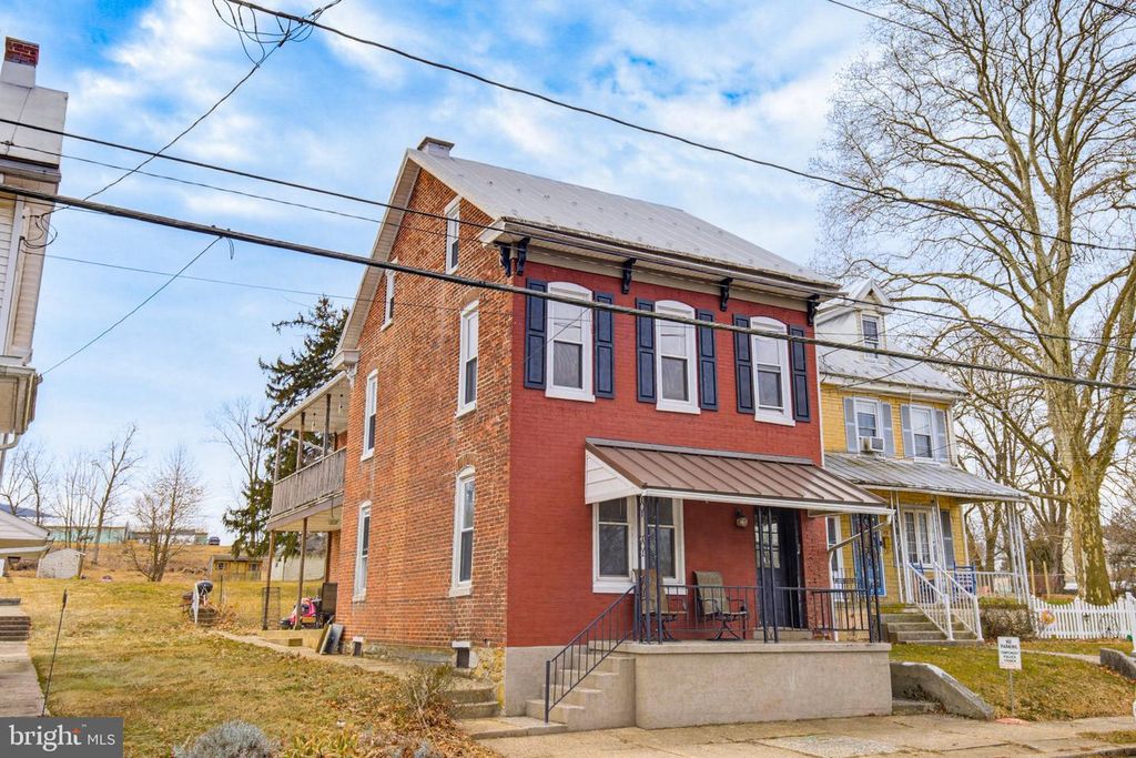 244 E HIGH ST, Womelsdorf, PA 19567