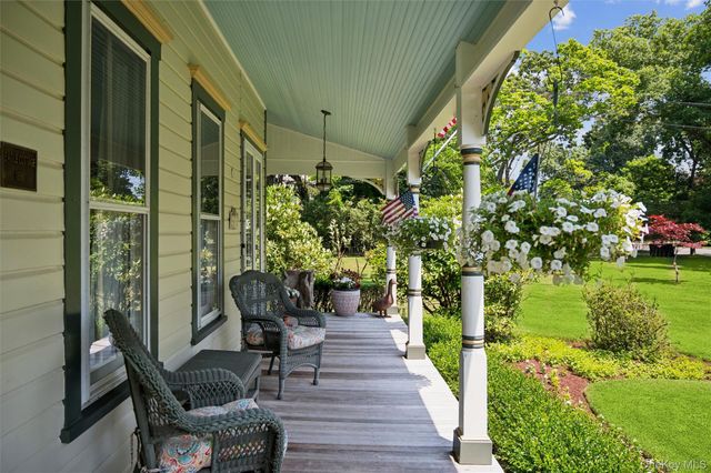 60 Union Avenue, Center Moriches, NY 11934