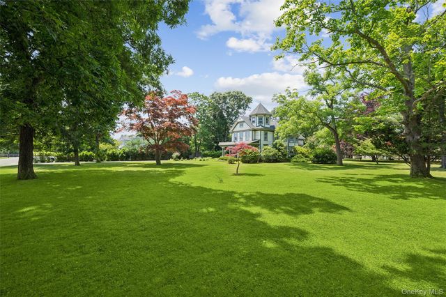 60 Union Avenue, Center Moriches, NY 11934
