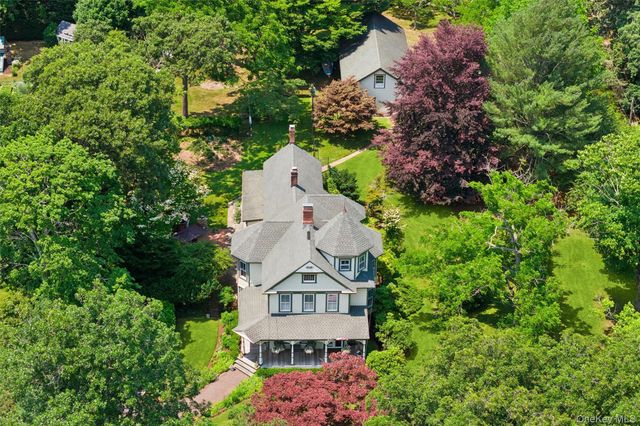 60 Union Avenue, Center Moriches, NY 11934