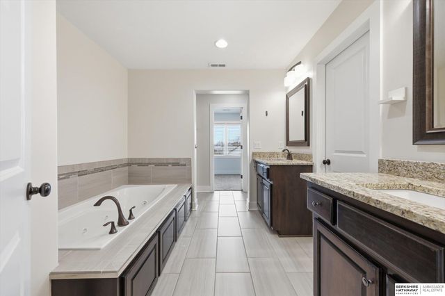 2396 S 218 Avenue, Elkhorn, NE 68022