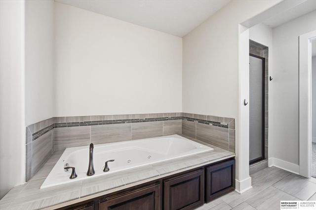 2396 S 218 Avenue, Elkhorn, NE 68022