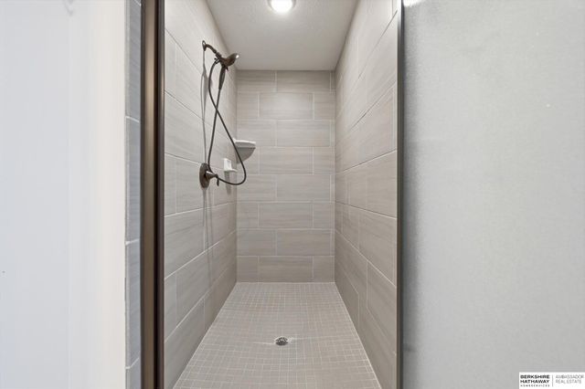 2396 S 218 Avenue, Elkhorn, NE 68022