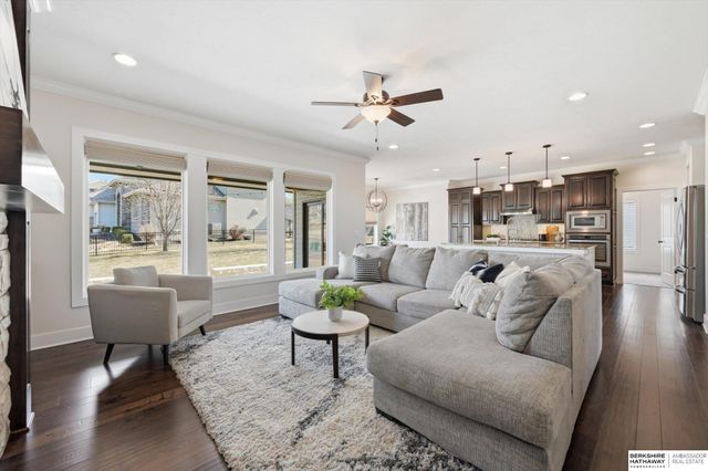 2396 S 218 Avenue, Elkhorn, NE 68022