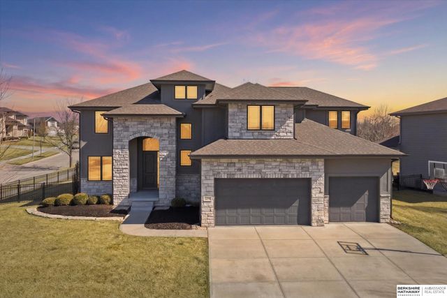 2396 S 218 Avenue, Elkhorn, NE 68022